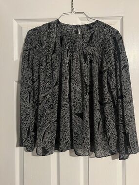 Banana Republic Black & White Paisley Long-Sleeve Blouse